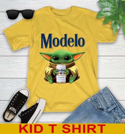 Star Wars Baby Yoda Hugs Modelo Especial Beer Shirt 108