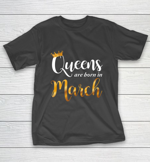 Queens Are Born In March Design Women Birthday Girl T-Shirt