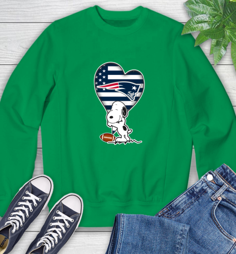 New England Patriots NFL Football The Peanuts Movie Adorable Snoopy Sweatshirt 6