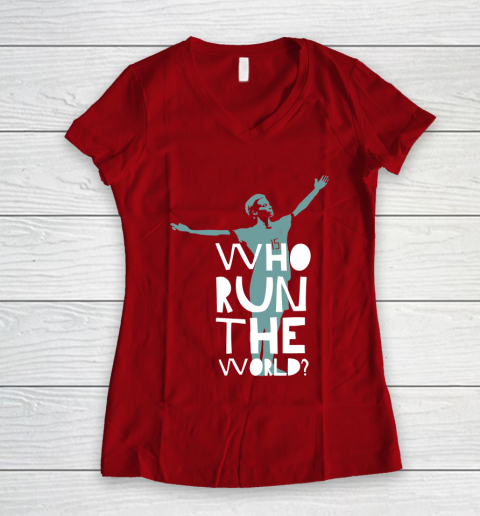 Megan Rapinoe Who Run The World Women's V-Neck T-Shirt 8