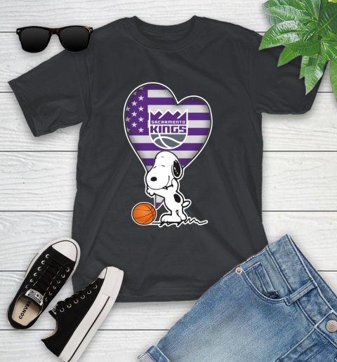 Sacramento Kings NBA Basketball The Peanuts Movie Adorable Snoopy Youth T-Shirt 2