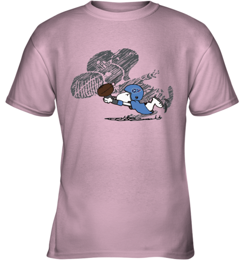 Tennessee Titans Snoopy Plays The Football Game h17b tennessee titans snoopy plays the football game youth t shirt 26 front light pink
