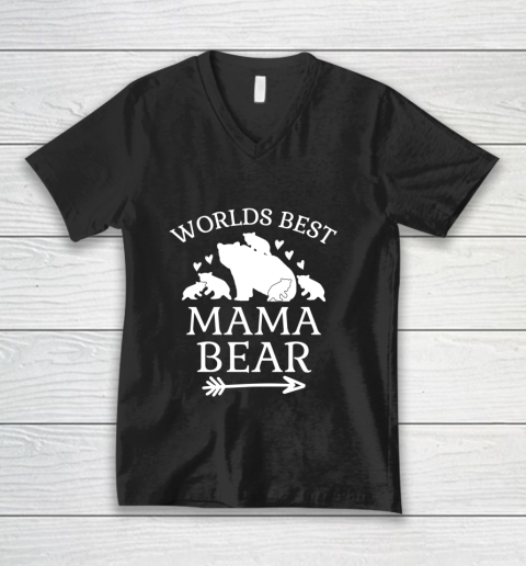 Worlds Best Mama Bear 5 Cubs Mothers Day Gift For Mom V-Neck T-Shirt