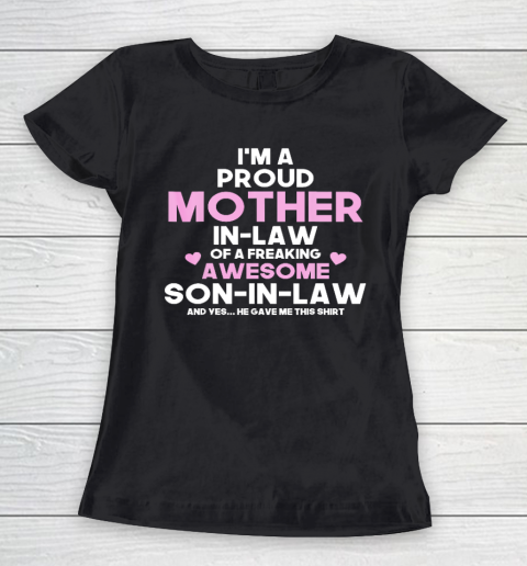 Mother's Day Gift Proud Mum Gift Mothers Day Awesome Mother In Law Women's T-Shirt
