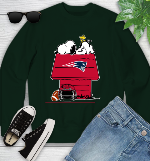 New England Patriots NFL Football Snoopy Woodstock The Peanuts Movie Youth Sweatshirt 10