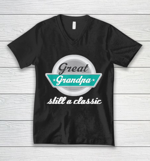 Grandpa Funny Gift Apparel  Mens Great Grandpa Gifts Funny Fathers Day V-Neck T-Shirt