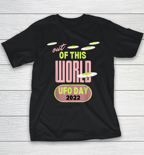 Out Of This World UFO Day 2022 Retro Alien Space Lover Youth T-Shirt