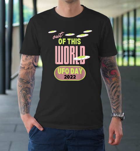 Out Of This World UFO Day 2022 Retro Alien Space Lover T-Shirt