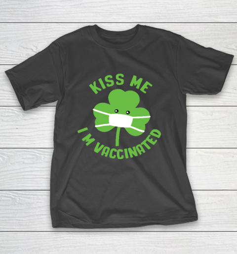 Kiss me I'm Vaccinated Funny Patrick's Day T-Shirt