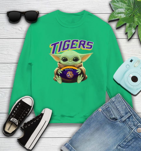 Baby Yoda Loves The LSU Tigers Star Wars NCAA Shirt 31