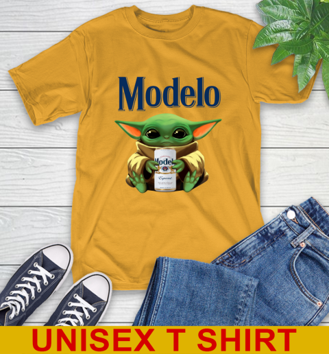Star Wars Baby Yoda Hugs Modelo Especial Beer Shirt 3
