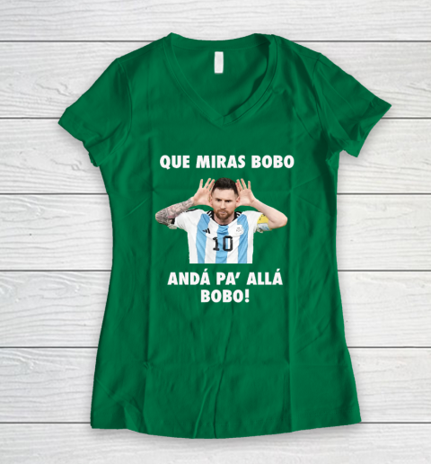 Que Miras Bobo Viral Meme Que Mira Bobo Anda Pa Alla Women's V-Neck T-Shirt 3
