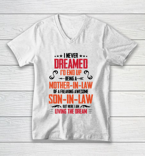 I Never Dreamed I'd End Up Being A Mother In Law Son in Law V-Neck T-Shirt