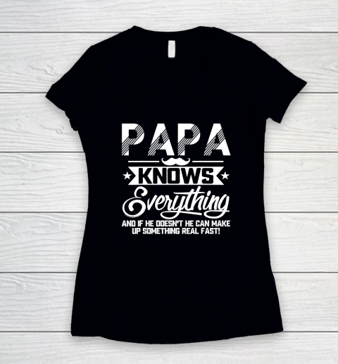 Papa Knows Everything Funny Fathers Day Gift for Dad Papa Women's V-Neck T-Shirt