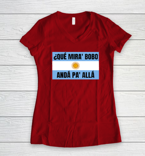 Qué Miras Bobo Women's V-Neck T-Shirt 6