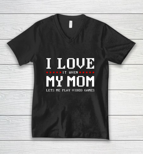 Teen Boy Gamer Funny Mom Son Christmas Gift Teenager Teenage V-Neck T-Shirt