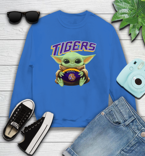 Baby Yoda Loves The LSU Tigers Star Wars NCAA Shirt 33
