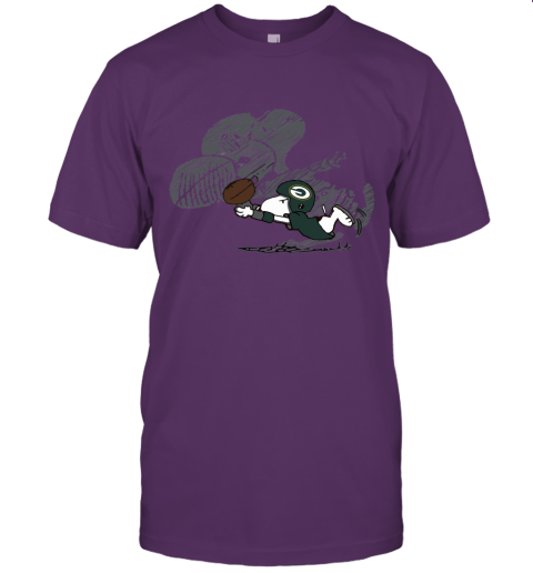 Green Bay Packers Snoopy Plays The Football Game Unisex Jersey Tee