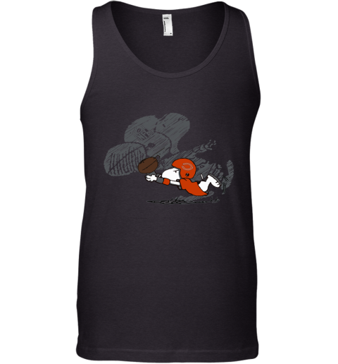 Chicago Bears Snoopy Plays The Football Game Tank Top