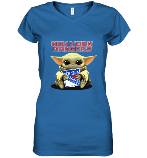 Baby Yoda hug New York Yankees shirt, hoodie, sweater and v-neck t-shirt