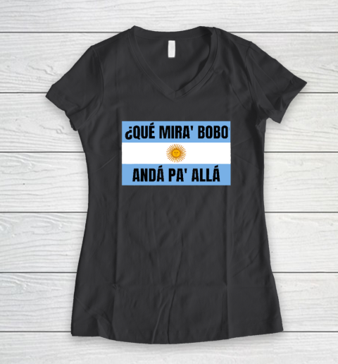 Qué Miras Bobo Women's V-Neck T-Shirt 4