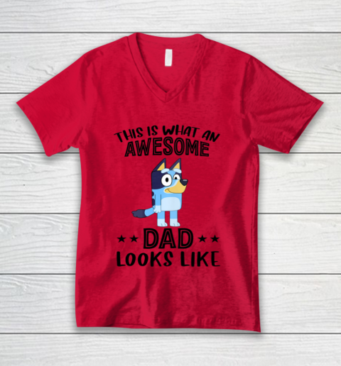 Bluey dad This Is What An Awesome Dad Looks Like V-Neck T-Shirt 3