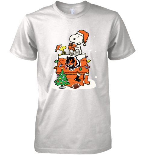 A Happy Christmas With Cincinnati Bengals Snoopy Premium Men's T-Shirt