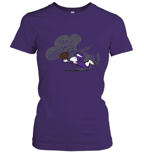 Minnesota Vikings Snoopy Plays The Football Game Women's T-Shirt