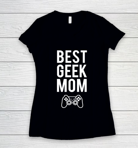 Mother's Day Funny Gift Ideas Apparel  Best Geek Mom T Shirt Women's V-Neck T-Shirt