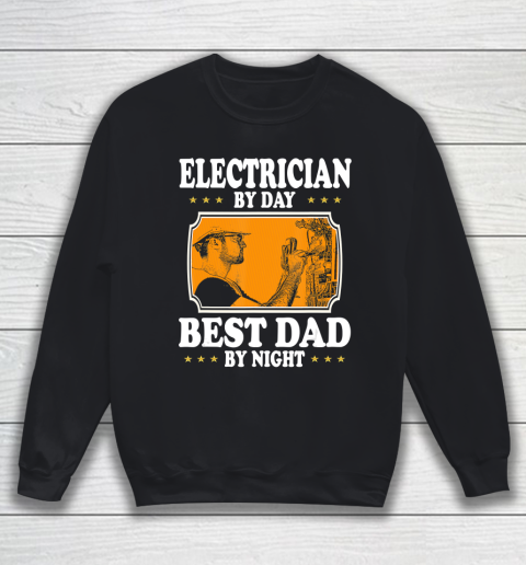 Father gift shirt Vintage Electrician by day best Dad by night lovers father T Shirt Sweatshirt