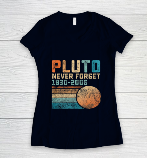 Pluto Never Forget Women's V-Neck T-Shirt 2