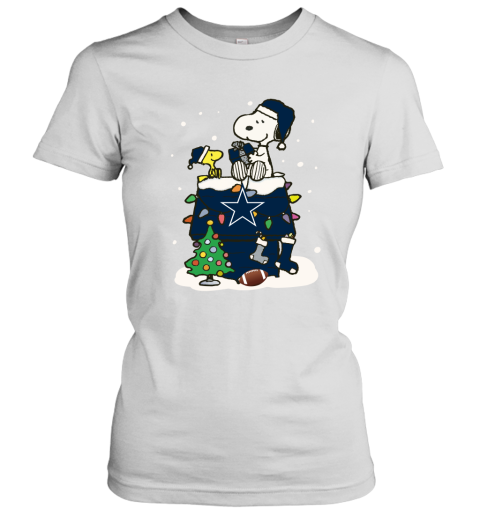 A Happy Christmas With Dallas Cowboys Snoopy Women's T-Shirt