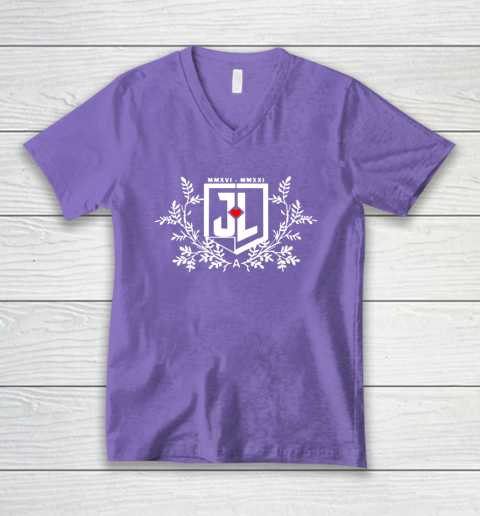 Justice League Associate Producer V-Neck T-Shirt 8