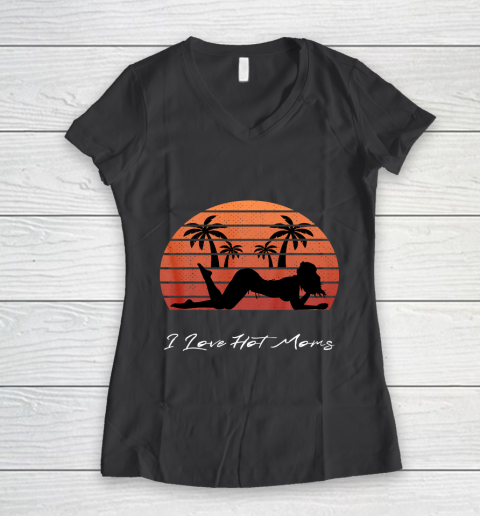 I Love Hot Moms Shirt MILF Cougar TShirt Beach Women's V-Neck T-Shirt 6