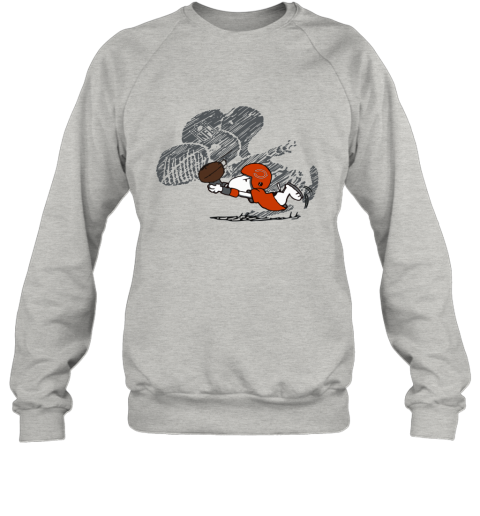 zznm chicago bears snoopy plays the football game sweatshirt 35 front ash