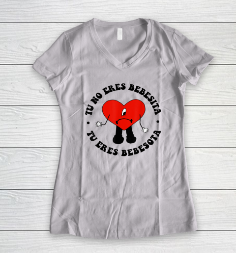 B Bunny Heart Retro Tu No Eres Bebecita To Eres Bebesota Women's V-Neck T-Shirt