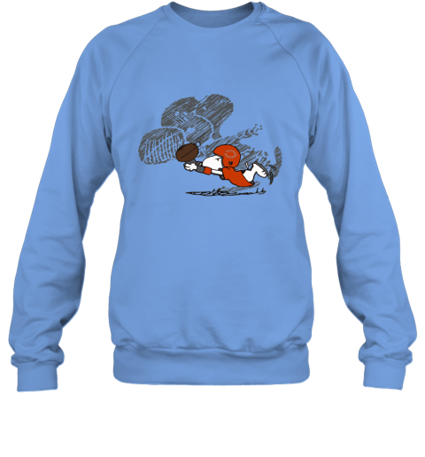 zznm chicago bears snoopy plays the football game sweatshirt 35 front carolina blue