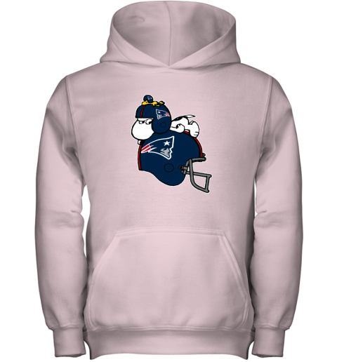 100w snoopy and woodstock resting on new englands patriots helmet youth hoodie 43 front light pink