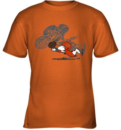 e29u chicago bears snoopy plays the football game youth t shirt 26 front safety orange