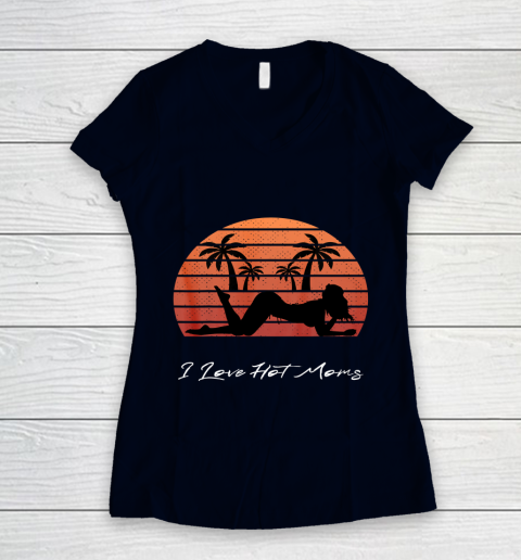 I Love Hot Moms Shirt MILF Cougar TShirt Beach Women's V-Neck T-Shirt 2