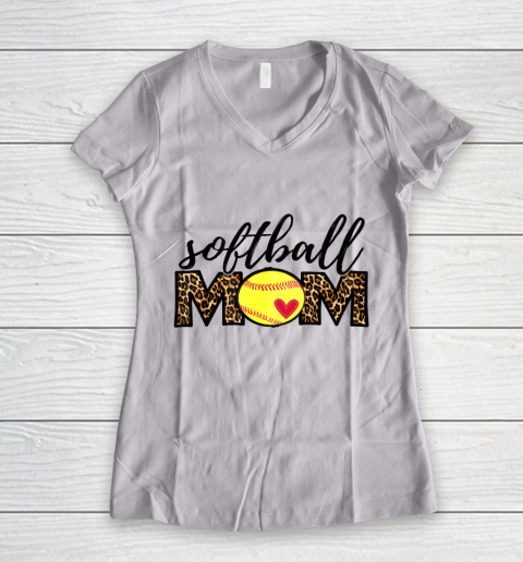 Softball Mom Leopard Funny Baseball Mom Mother s Day 2021 Women's V-Neck T-Shirt