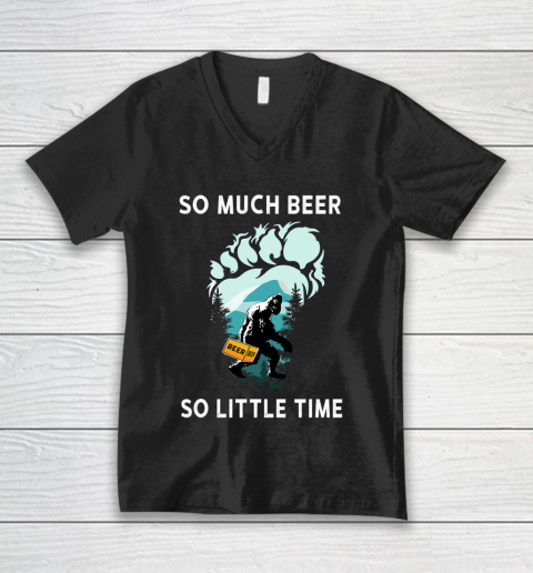 Beer Lover Funny Shirt Bigfoot Drink Beer Funny Sasquatch Believe V-Neck T-Shirt