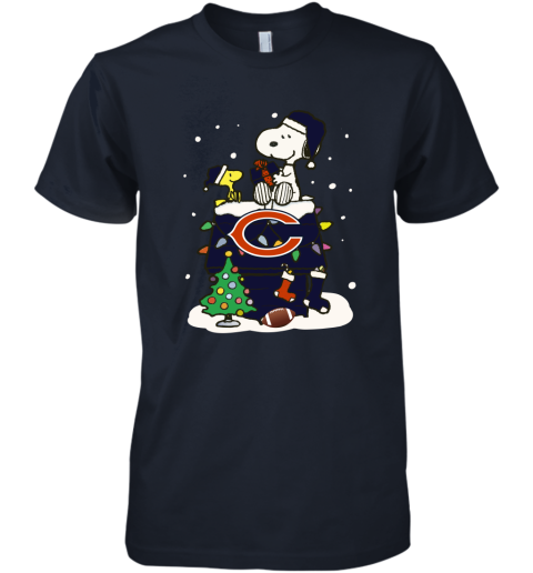 A Happy Christmas With Chicago Bears Snoopy Premium Men's T-Shirt