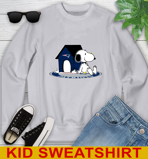 NFL Football New England Patriots Snoopy The Peanuts Movie Shirt Youth Sweatshirt 4