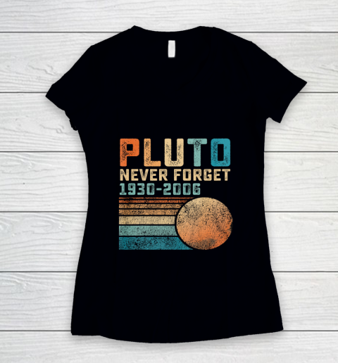 Pluto Never Forget Women's V-Neck T-Shirt