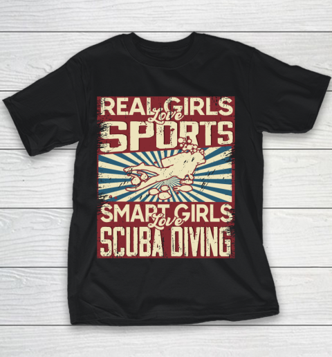 Real girls love sports smart girls love scuba diving Youth T-Shirt