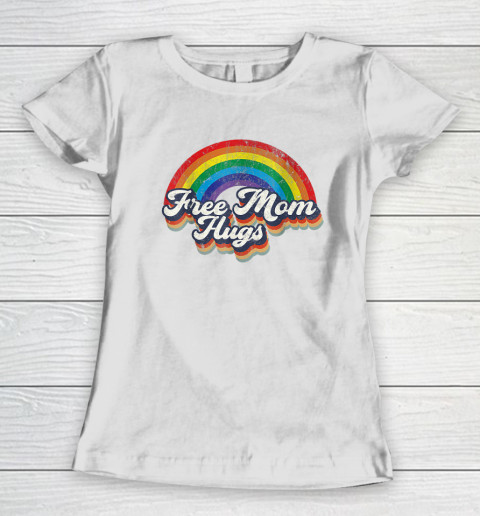 Free Mom Hugs Rainbow Heart LGBT Flag LGBT Pride Month Women's T-Shirt