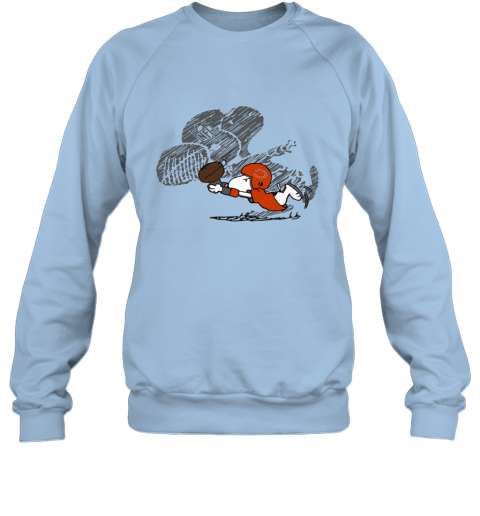 zznm chicago bears snoopy plays the football game sweatshirt 35 front light blue