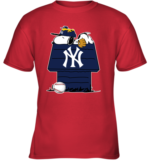 MLB New York Yankees Snoopy Charlie Brown Woodstock The Peanuts Movie Baseball  T Shirt_000 T-Shirt