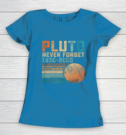 Pluto Never Forget Women's T-Shirt 6